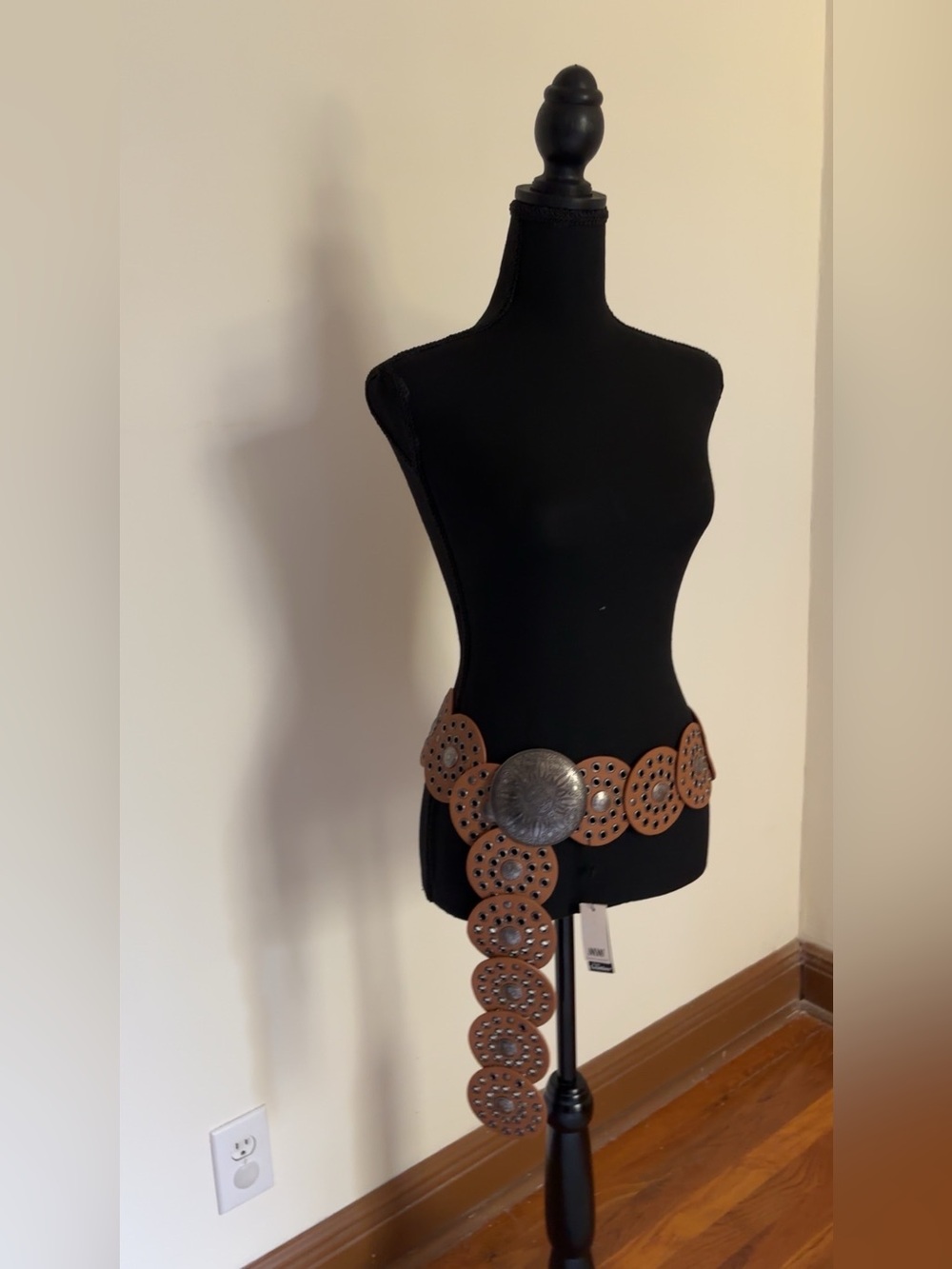 Leather Circle Medallion Waist Belt - Brown